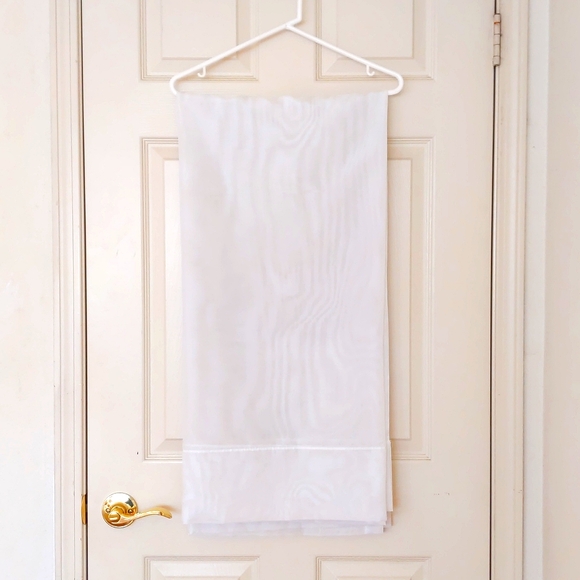Sears White Sheer Curtains, 1.5" Rod Space, 2 Panels. - Picture 1 of 6